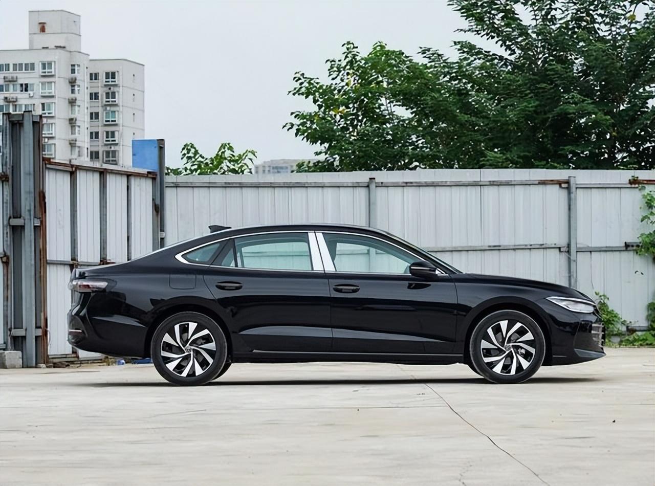 中型轿车之王,车长5006mm,纯正德系品质,还有副驾驶显示屏