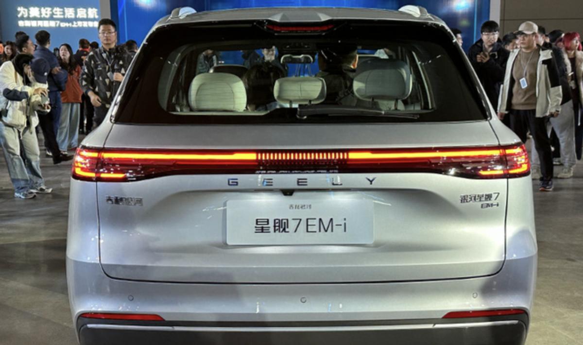 吉利银河星舰7 EM-i最低9.98万起,打比亚迪宋没跑了