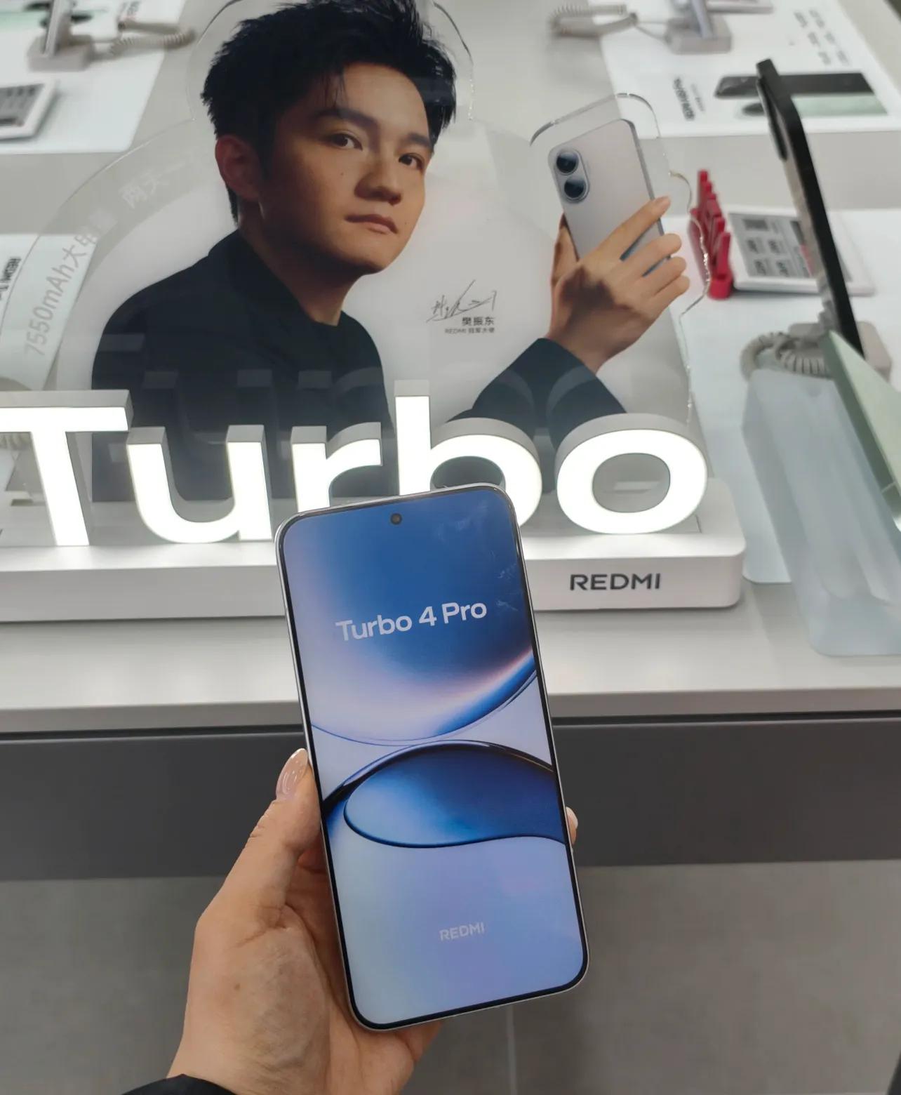 震惊!红米Turbo4 Pro霸榜三连杀!1699元竟能狂飙240万跑分?