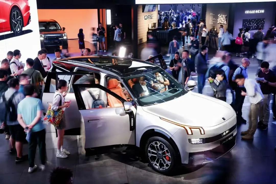 最值得关注的大六座SUV!领克900上市即爆款 28.99万起的魔变空间