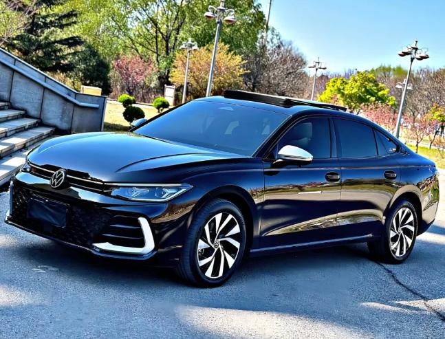 2025款帕萨特上市了!1.5T黑科技+轿跑颜值,16万级合资B级车